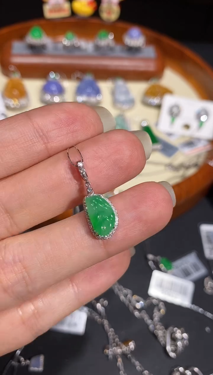 【闪购商品】翡翠颈饰18K金镶嵌吊坠