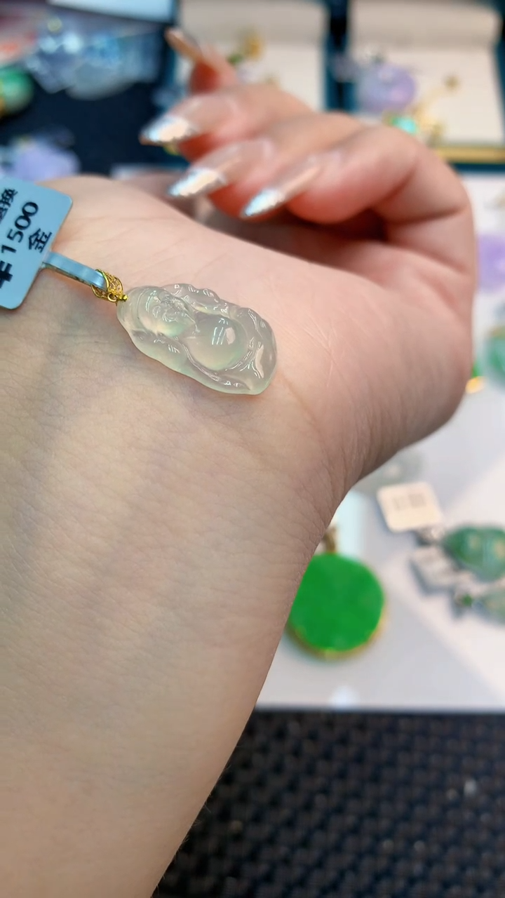 颈饰18K金镶嵌翡翠1