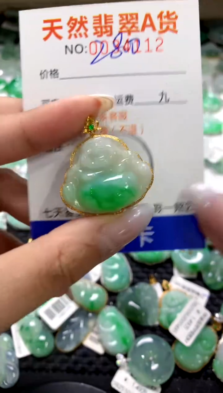 颈饰18K金镶嵌翡翠1111111111111111