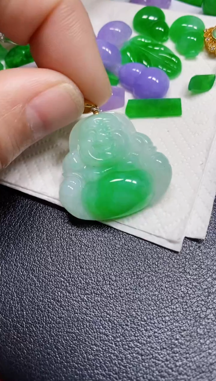 颈饰18K金镶嵌翡翠佛公