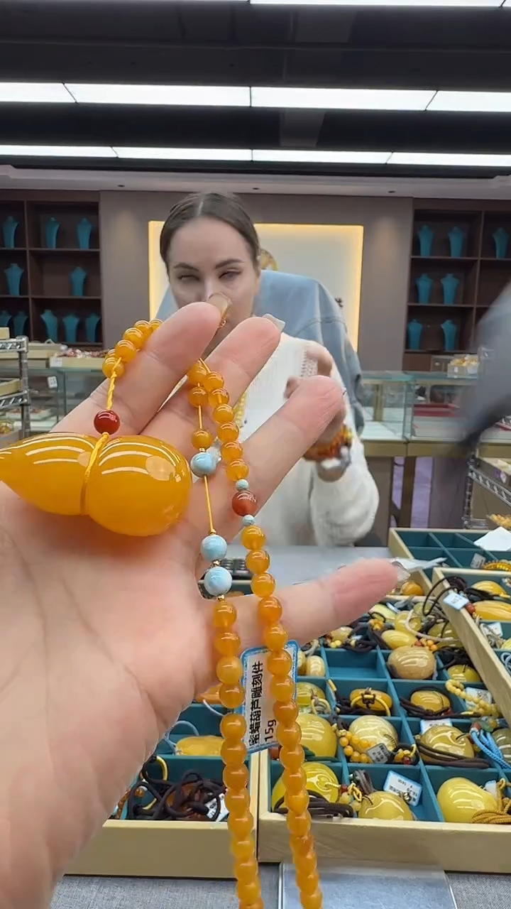 琥珀颈饰未镶嵌78秒拍号 假一罚三 