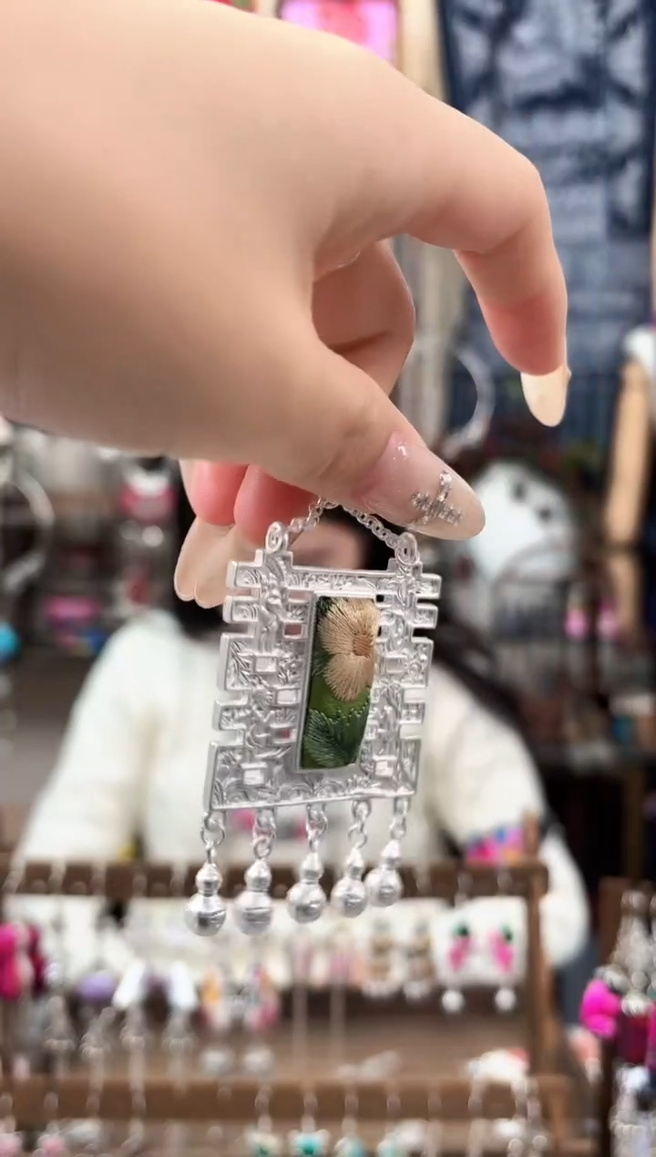 织绣民族风非遗老绣饰品644