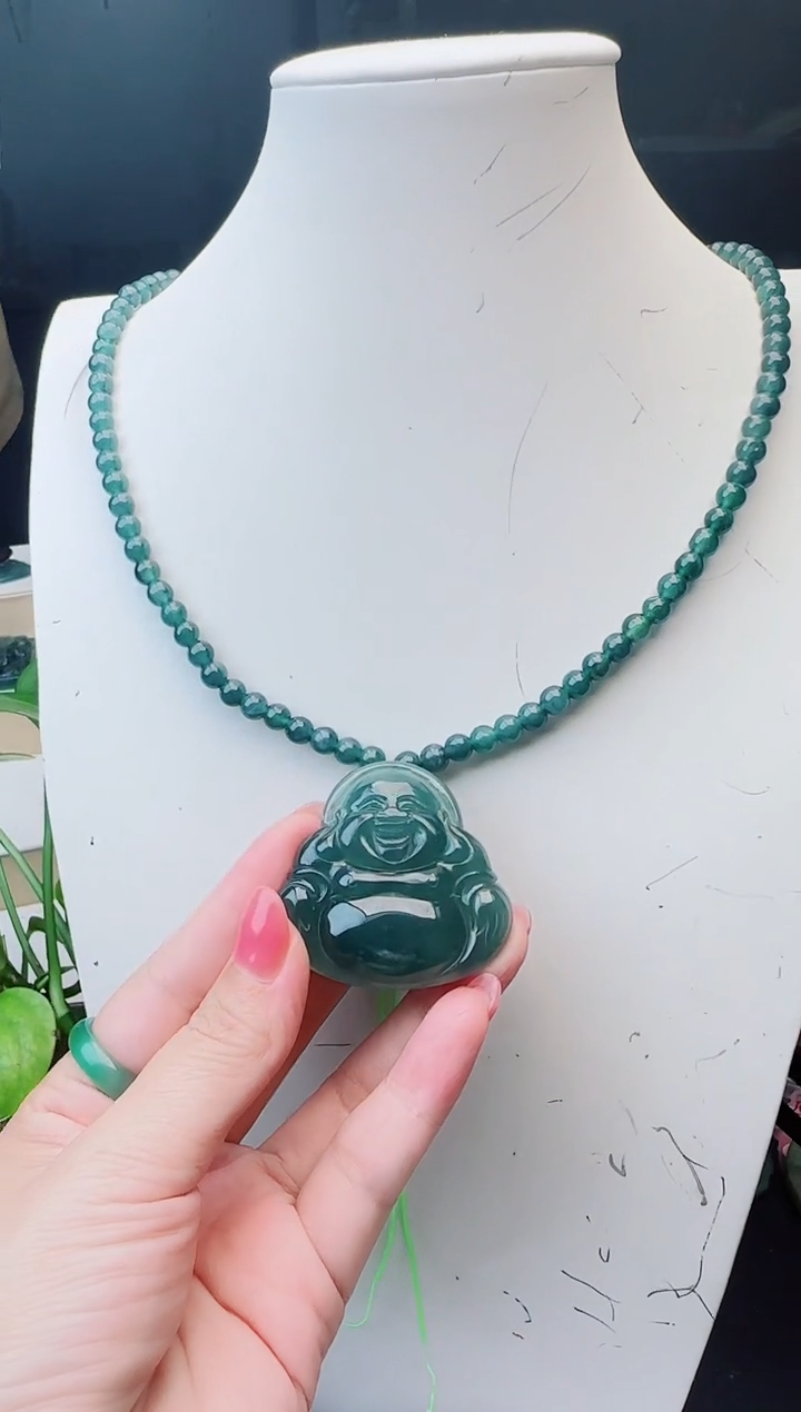 翡翠未镶嵌颈饰多样性发货其中一件