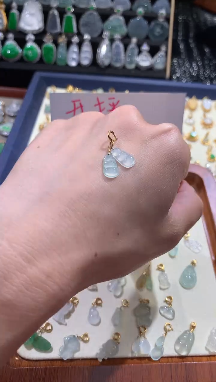 颈饰18K金镶嵌翡翠翡翠