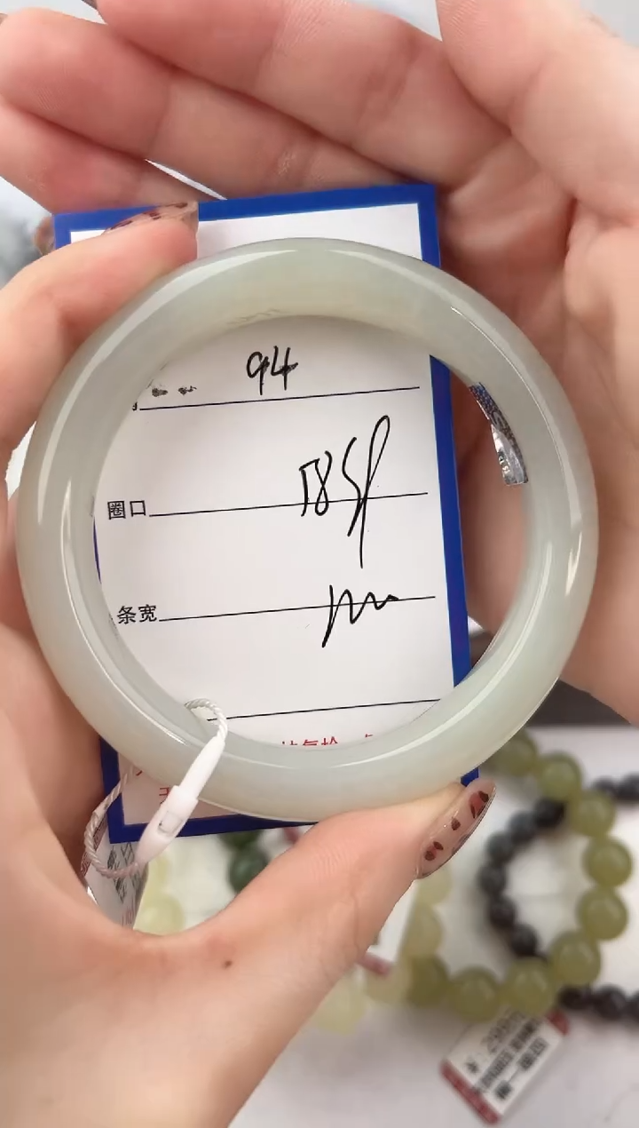 未镶嵌手镯和田玉94颜色微差无瑕疵