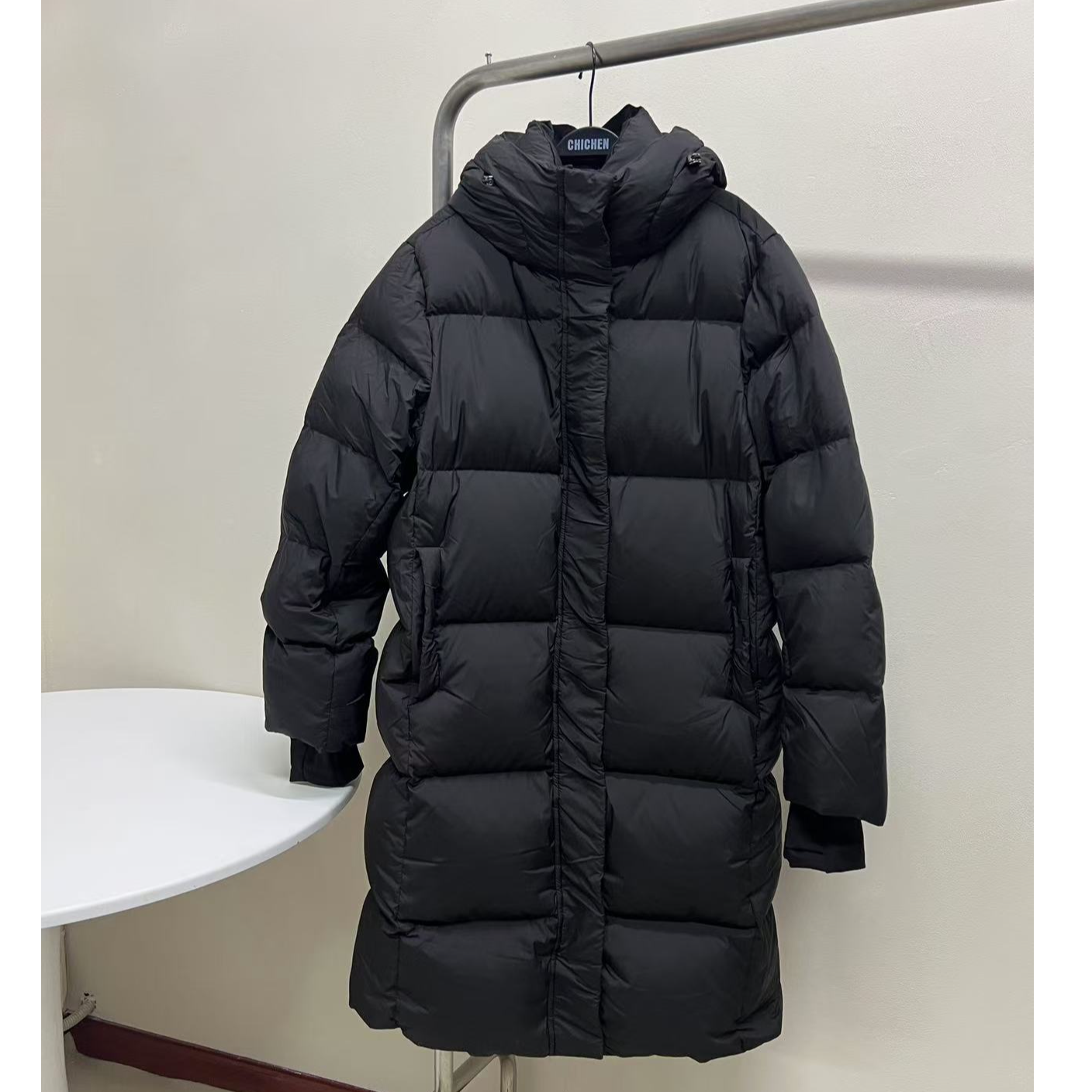 251女士中长款黑色羽绒服