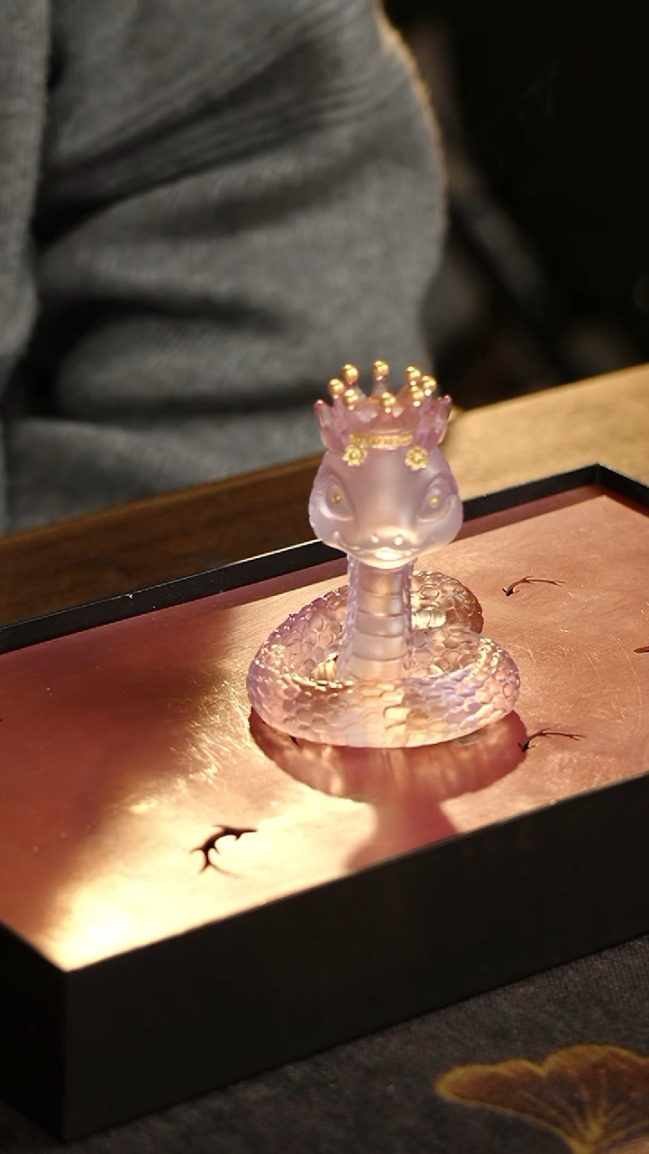 【闪购商品】心缘堂琉璃粉色蛇年灵蛇有灵王冠香插茶宠