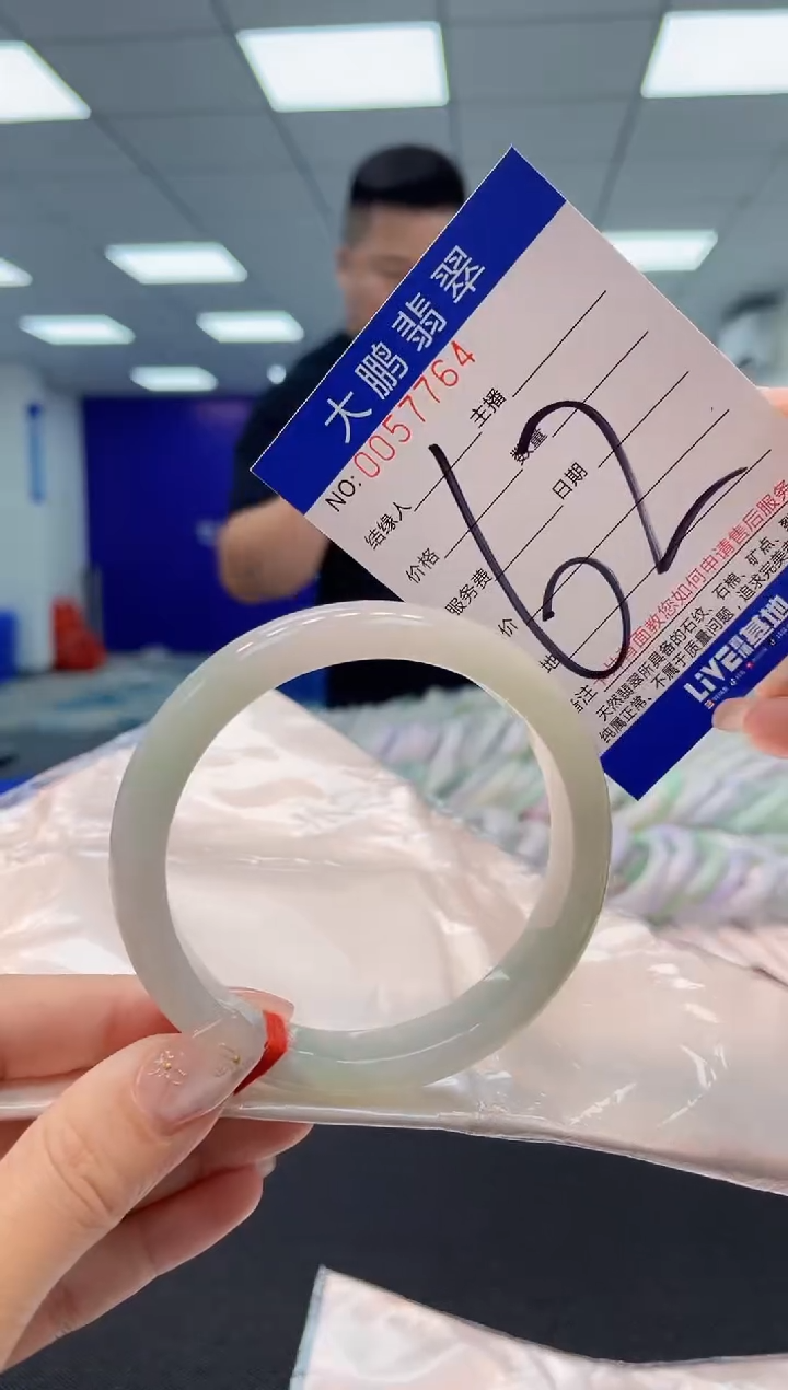 【闪购商品】翡翠手镯未镶嵌AAAAAAAAAA