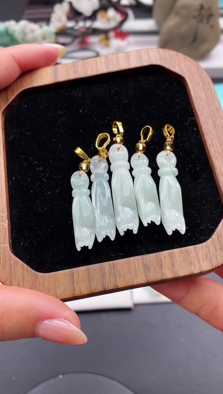 【闪购商品】翡翠颈饰未镶嵌天然缅甸A货翡翠随机发一件