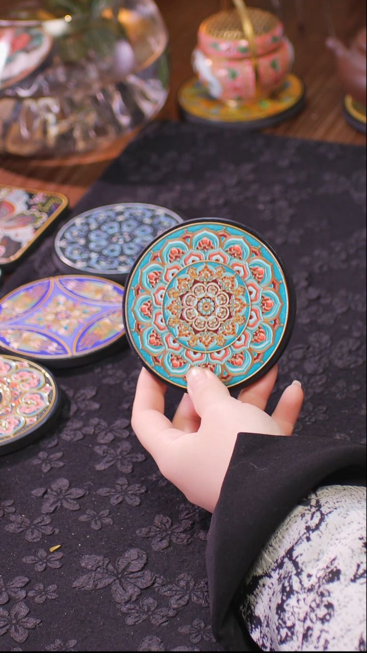 壹藏贰宝盛光图案杯垫一片