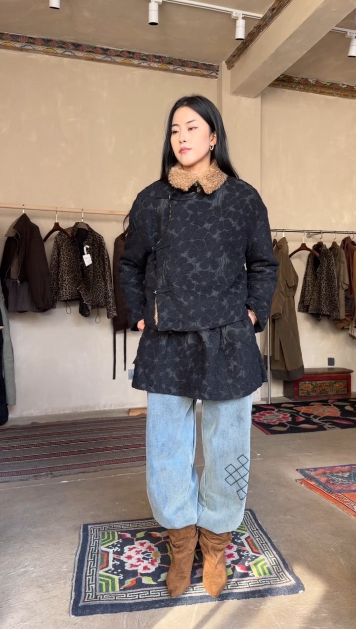 黑色提花外套M  红色内搭M