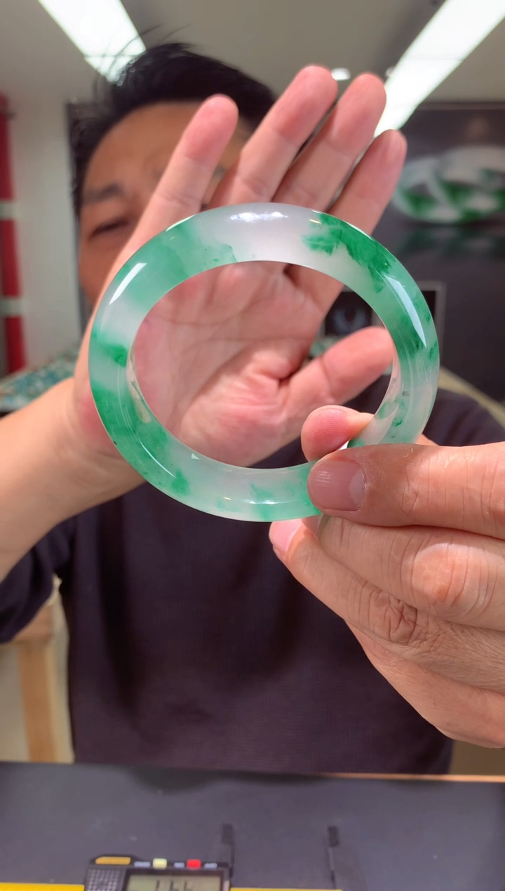 【闪购商品】石英质玉手镯未镶嵌58.4圈口