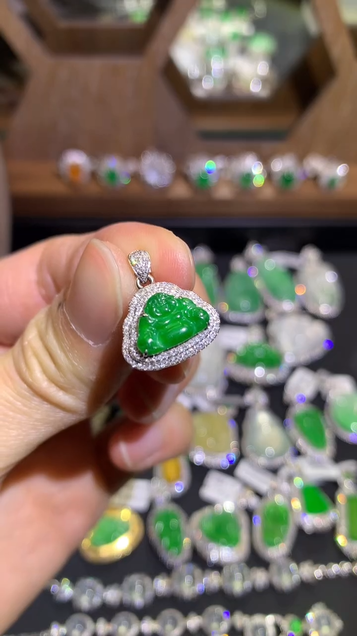 【闪购商品】翡翠颈饰18K金镶嵌吊坠