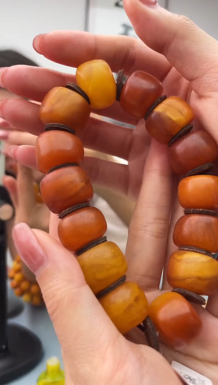 未镶嵌蜜蜡珠宝奇石假一罚十，052.18微瑕多样性发一件