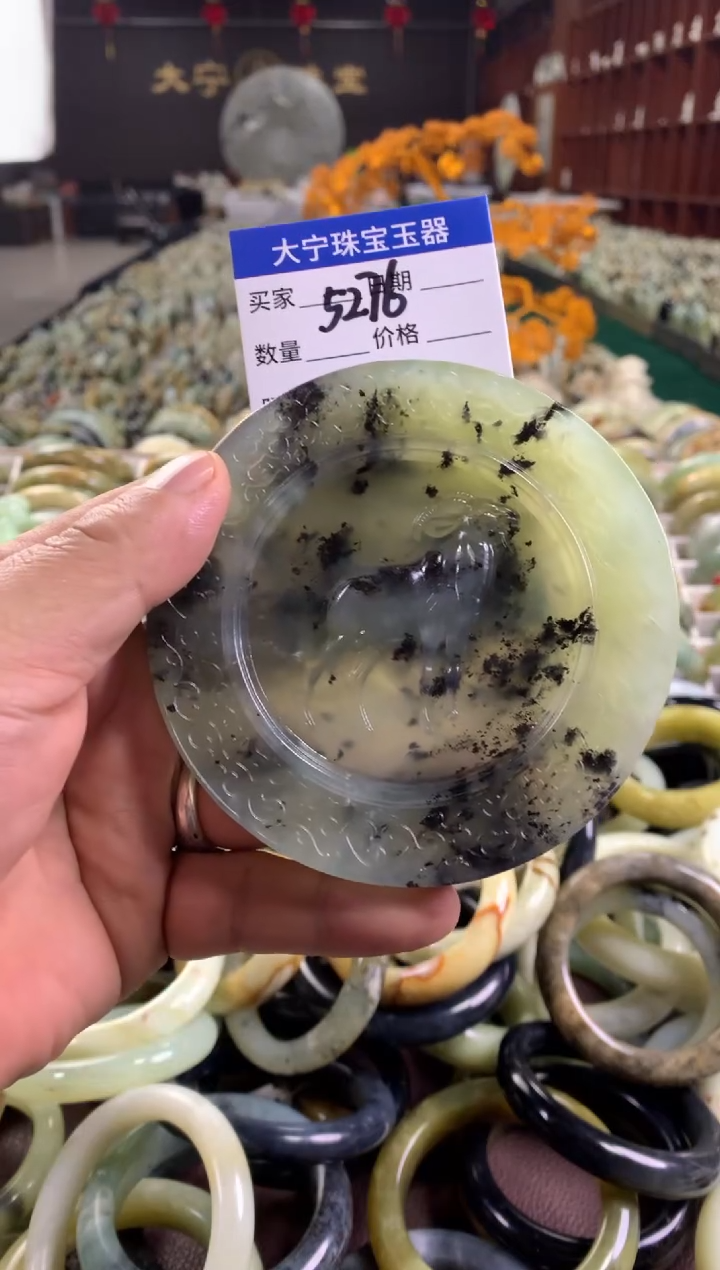 未镶嵌蛇纹石玉摆件嘴**扬5276