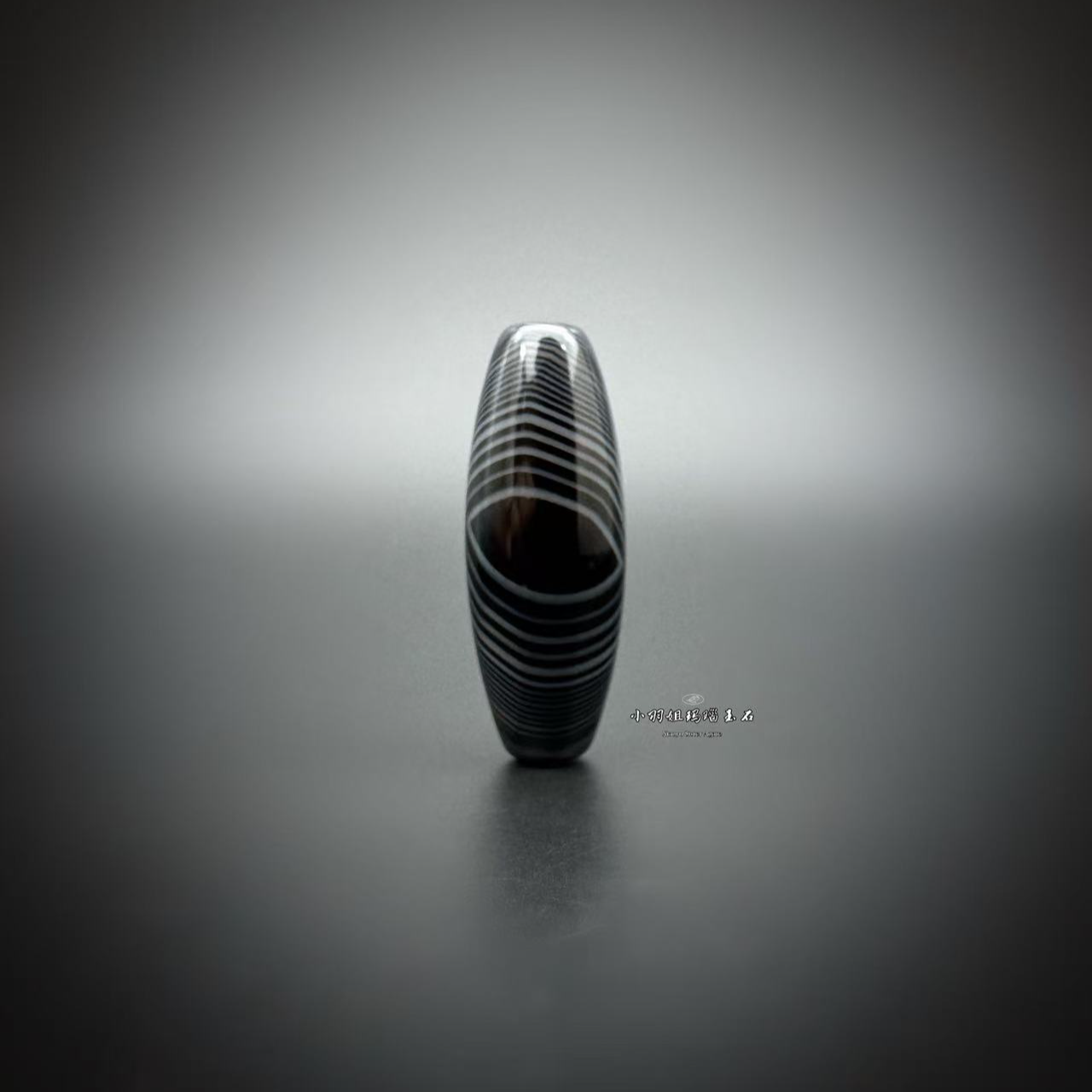 天然缠丝玛瑙满线一眼双牙靠山 尺寸 40*15