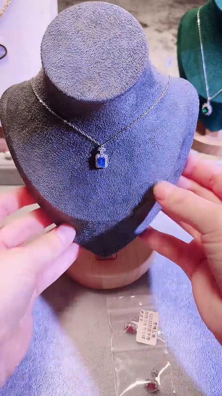 无925银时尚饰品如图所示