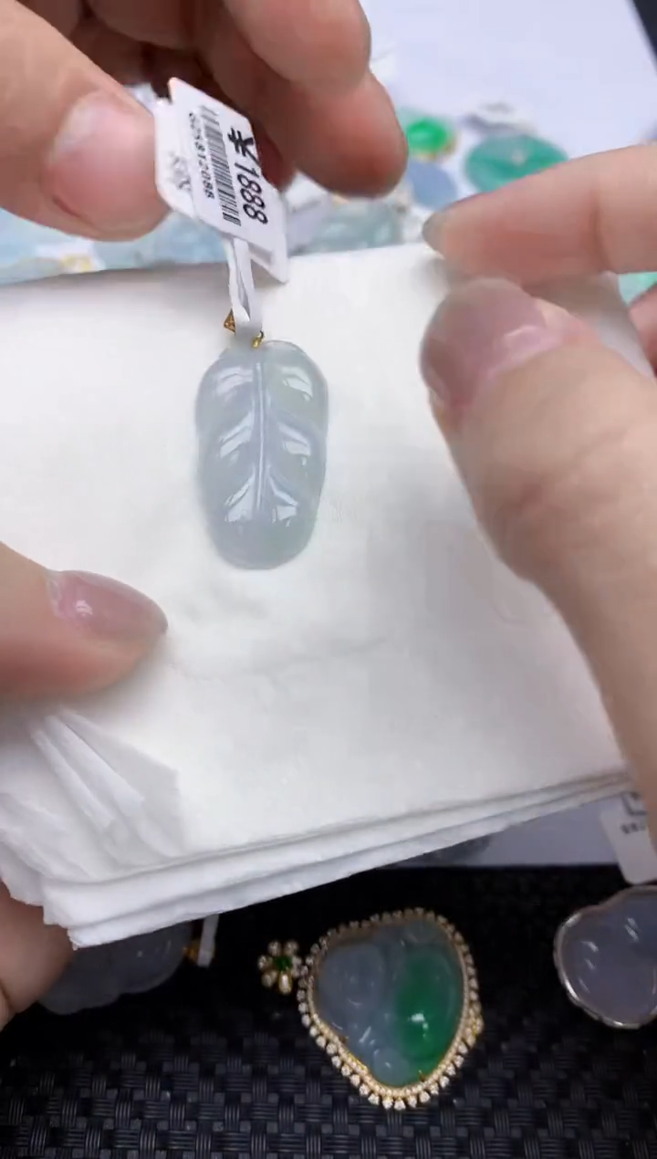 【闪购商品】翡翠颈饰18K金镶嵌天然翡翠A货