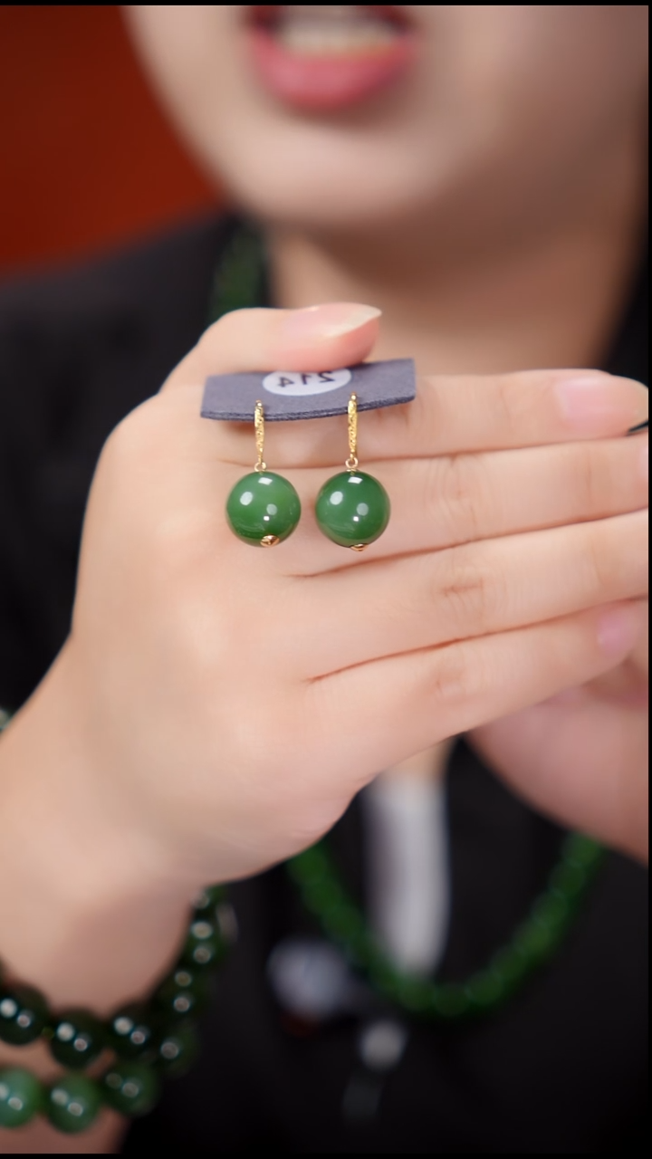 18K金镶嵌和田玉耳饰5