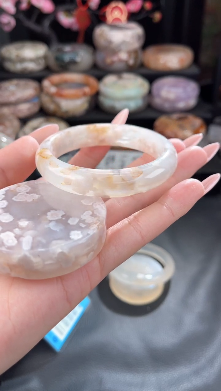 【闪购商品】石英质玉手镯未镶嵌55