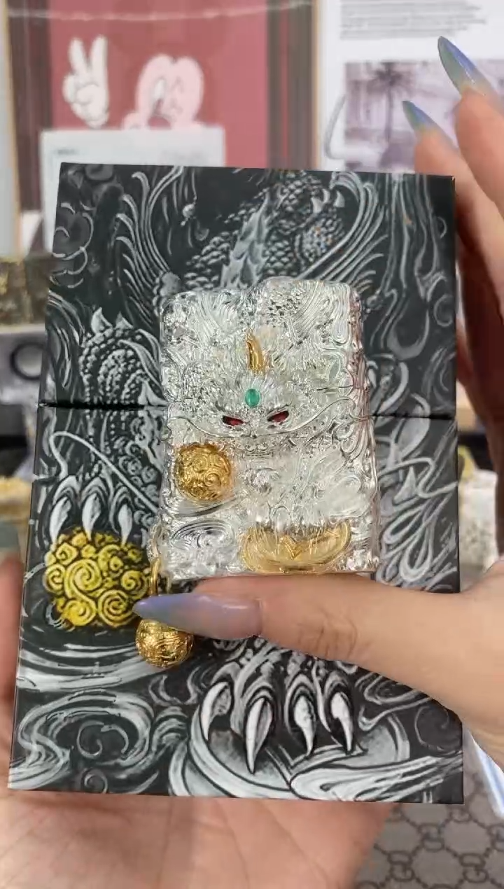 镜面ZIPPO打火机-镀银灵动貔貅+礼盒礼袋+油+火石