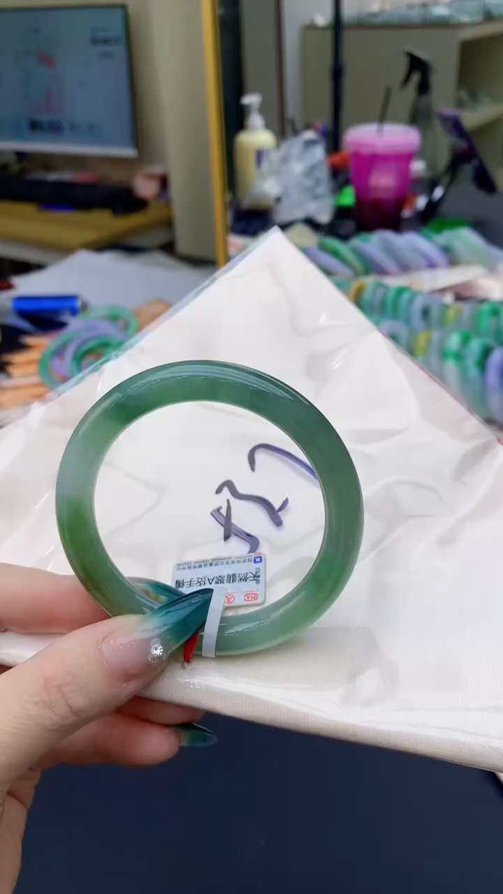 【闪购商品】翡翠手镯未镶嵌0531805760