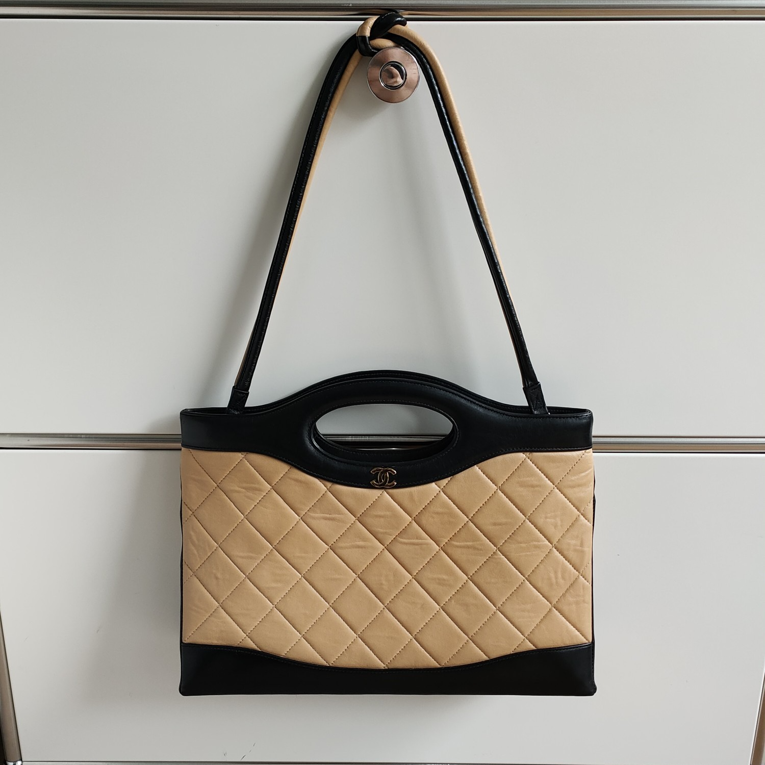 95新 Chanel/香奈儿 AZUL-奶茶拼黑色羊皮中古31bag单肩包37399