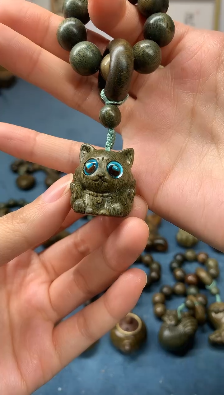 【闪购商品】维腊木（绿檀）把件九尾狐 盘玩件