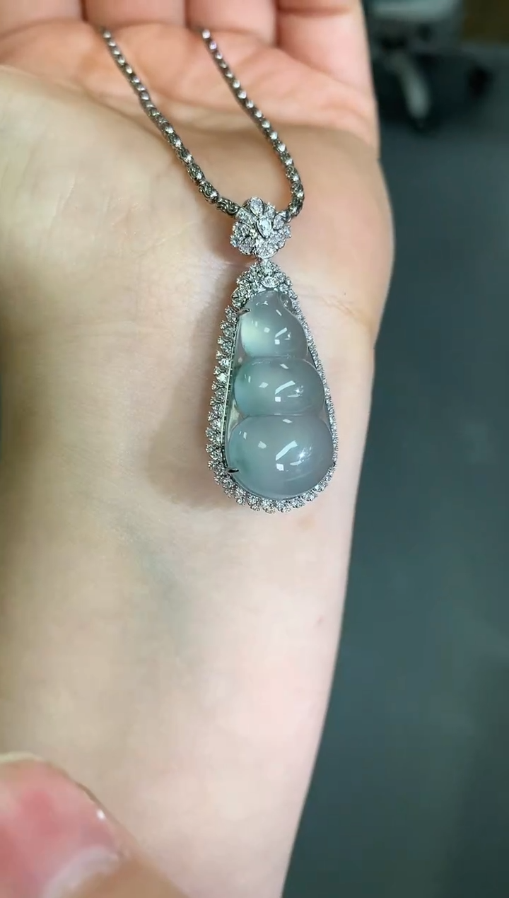 【闪购商品】翡翠吊坠(不含链)18K金镶嵌翡翠豆子|不退不换