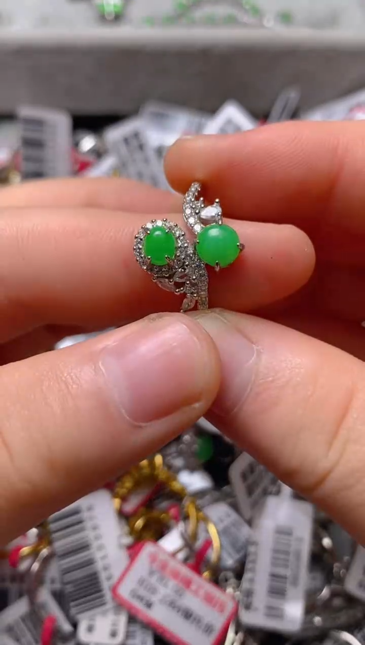 银S925镶嵌戒指翡翠百内无证书