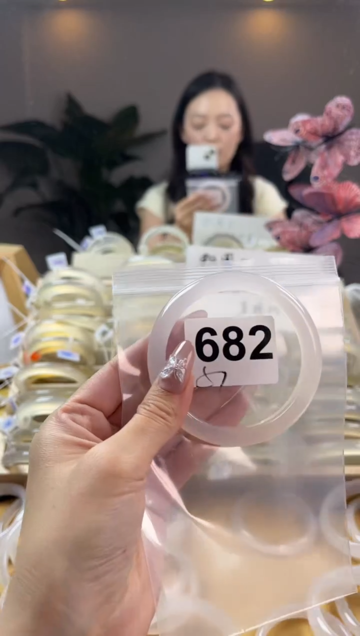 玛瑙/玉髓手镯未镶嵌682