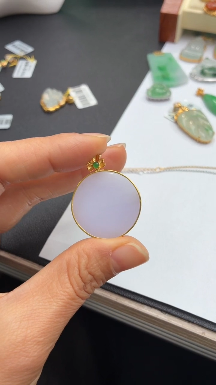 颈饰18K金镶嵌翡翠天然翡翠A货