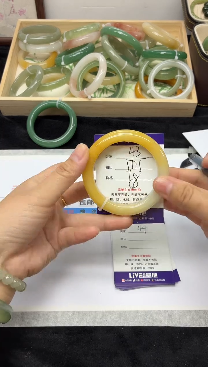 未镶嵌手镯石英质玉43