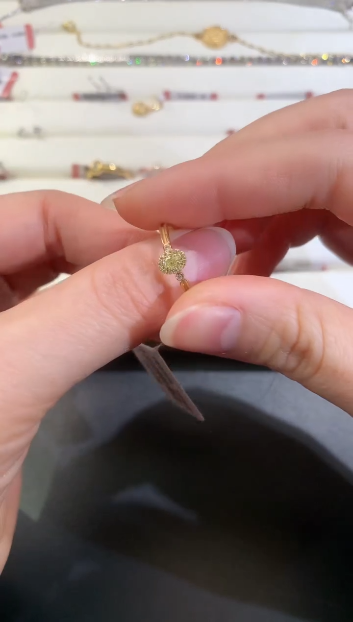 【闪购商品】钻石戒指18K金镶嵌Z328|1880