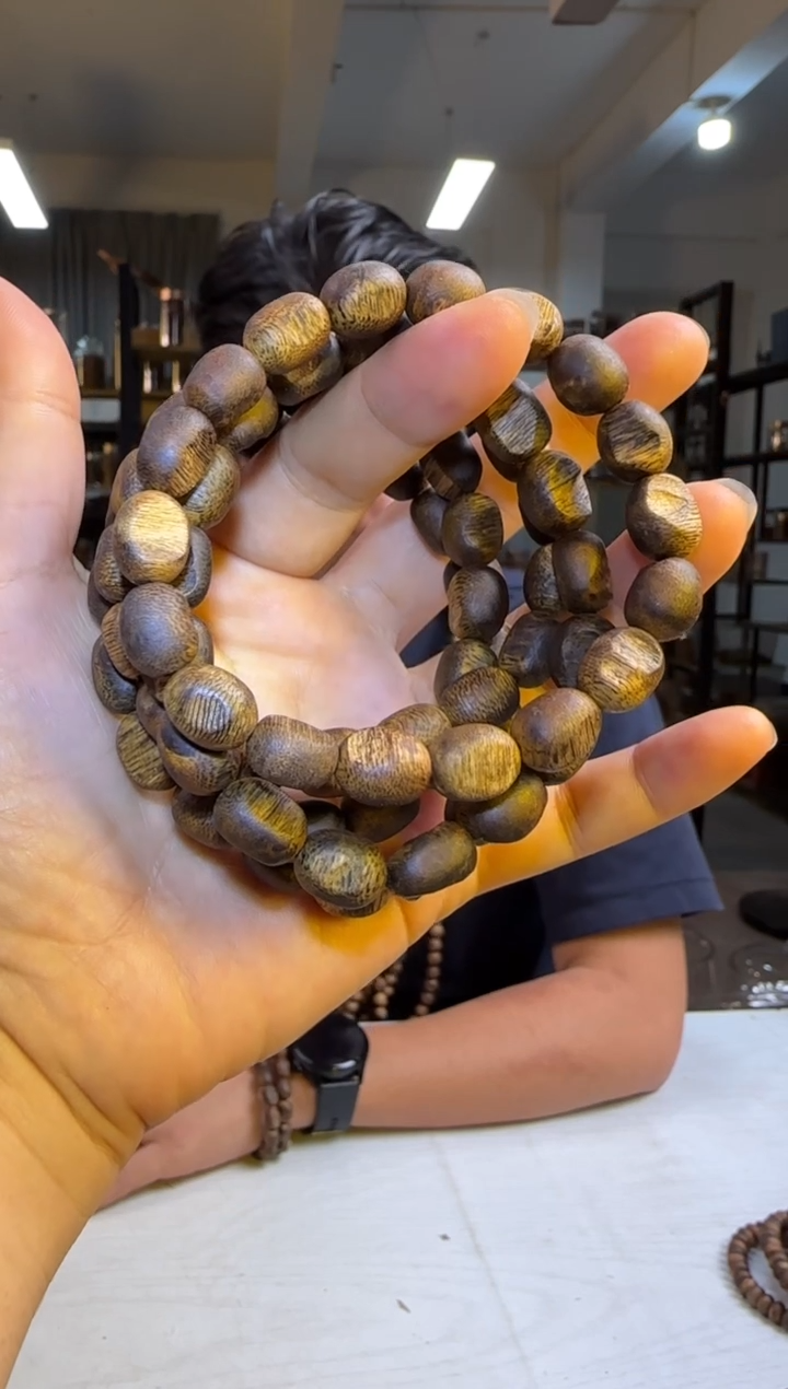 沉香手串99沉海南绿棋乌身圆叶留疤单圈多样性发1