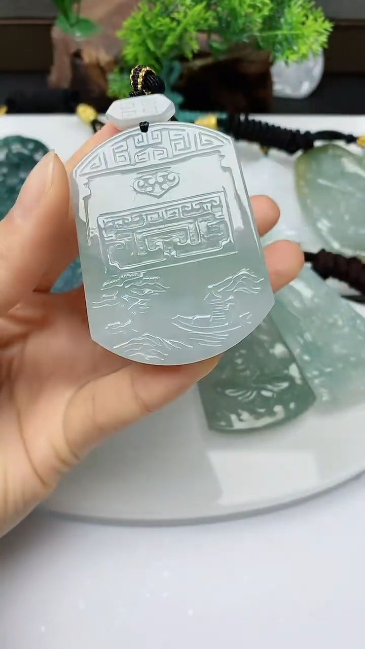 【闪购商品】翡翠颈饰未镶嵌        