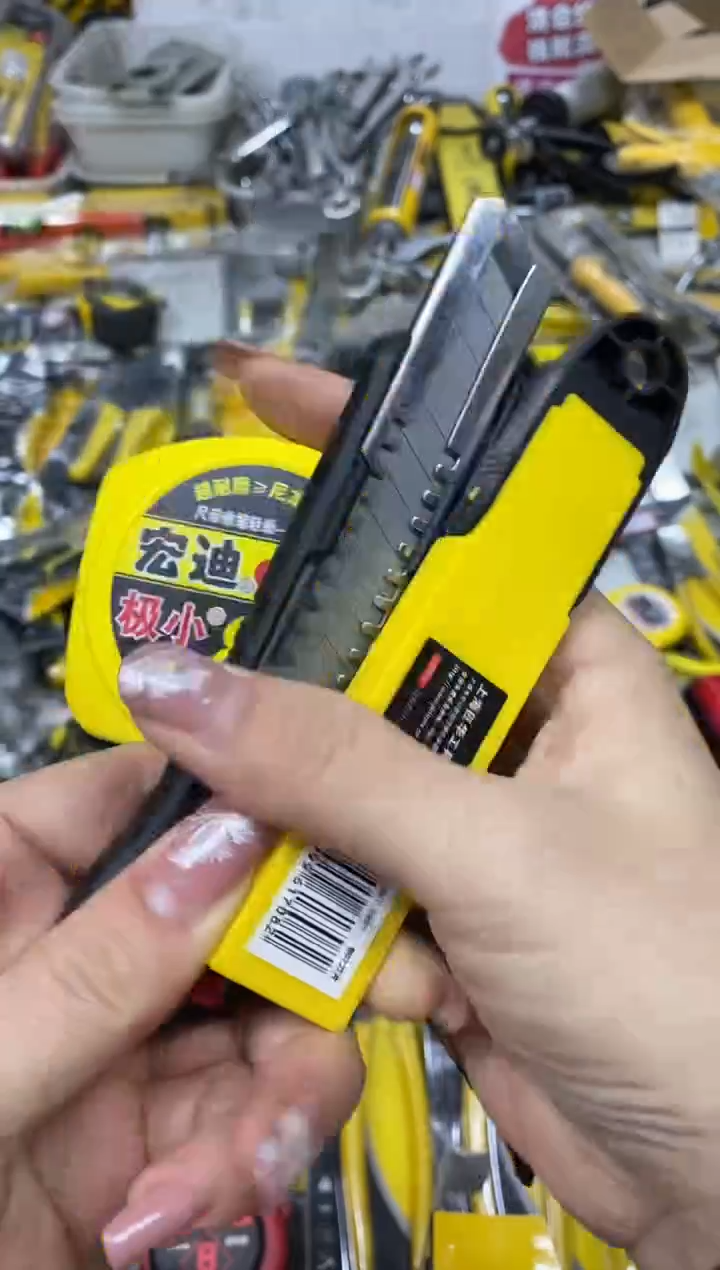 宏迪8米钢卷尺 特价送美工刀+刀片