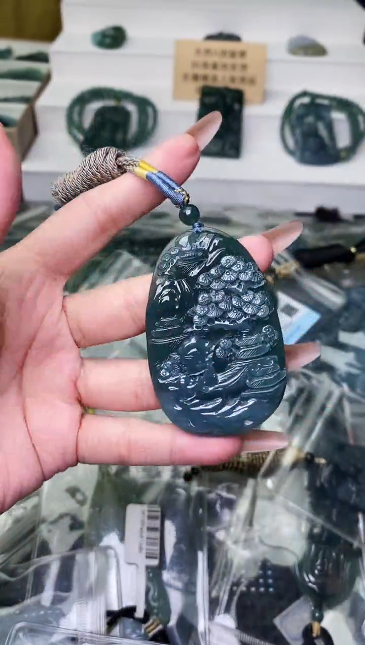 颈饰未镶嵌翡翠 