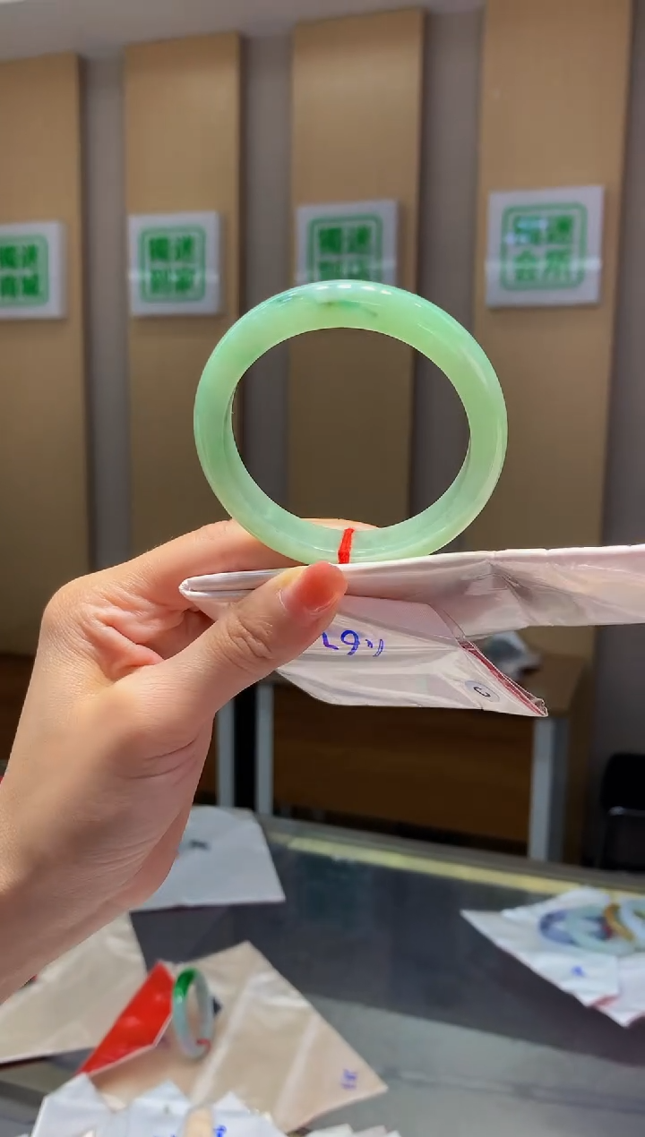 翡翠手镯未镶嵌-QQ14 圈口55.7