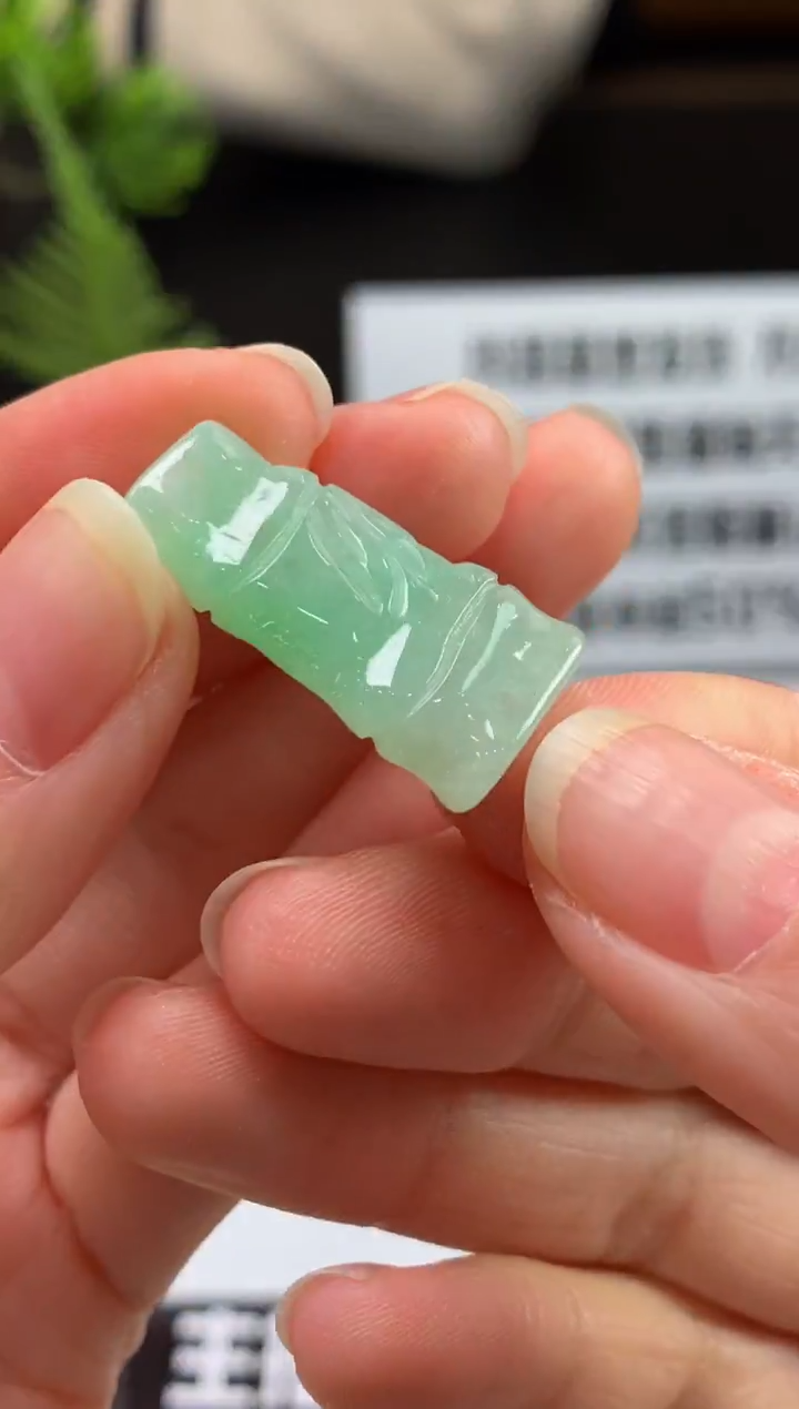 颈饰未镶嵌翡翠美*姐---120287