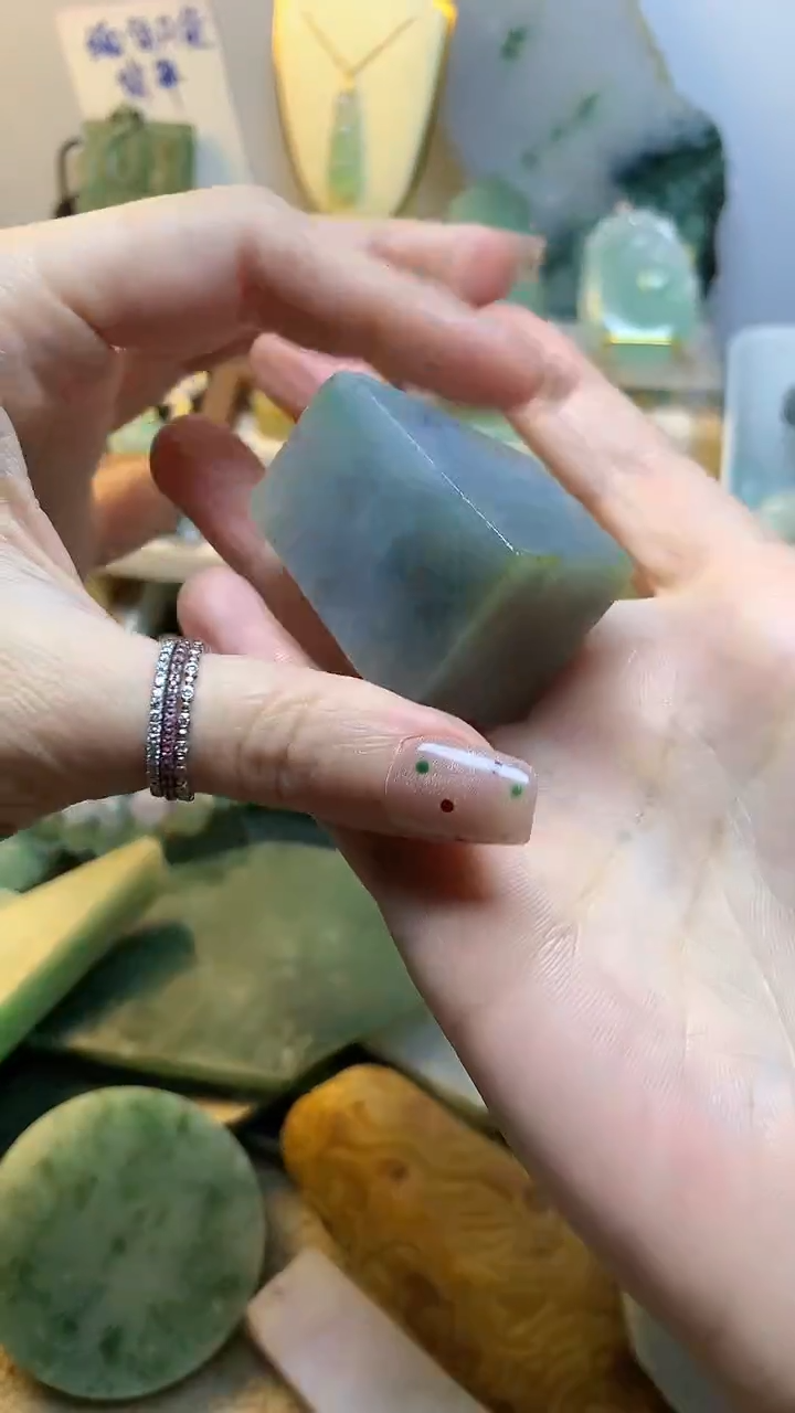 未镶嵌挂件翡翠心**正缅甸A货翡翠,没有运费险,有纹有裂