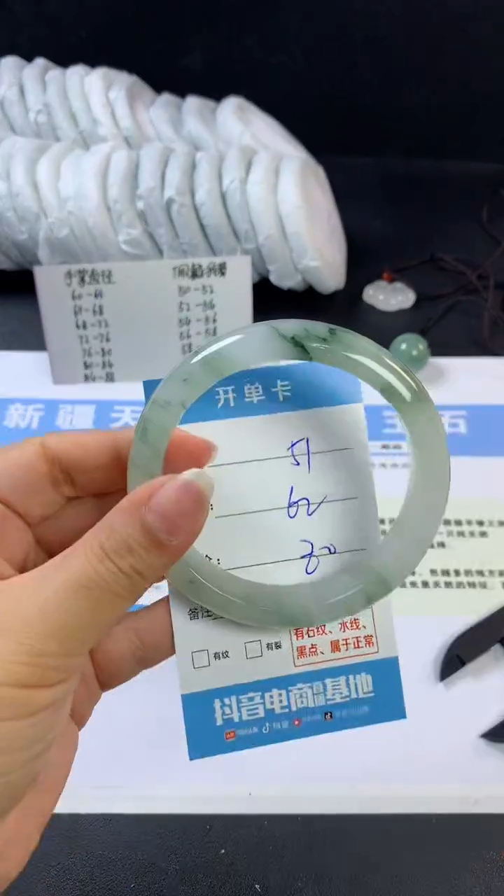 【闪购商品】石英质玉手镯未镶嵌F51