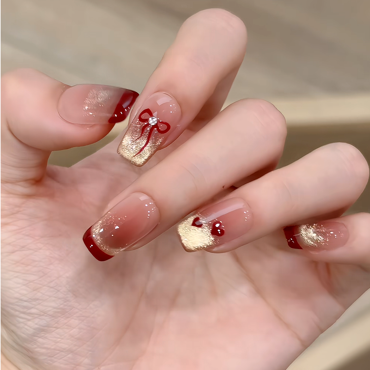 【一见倾心】酒红法式爆闪爱心猫眼美甲穿戴甲片短款秋冬裸色美甲贴