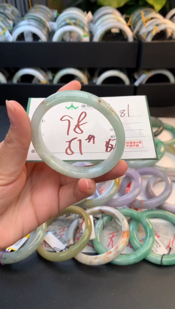 未镶嵌手镯翡翠吖***馆毛货需精细抛光+多人