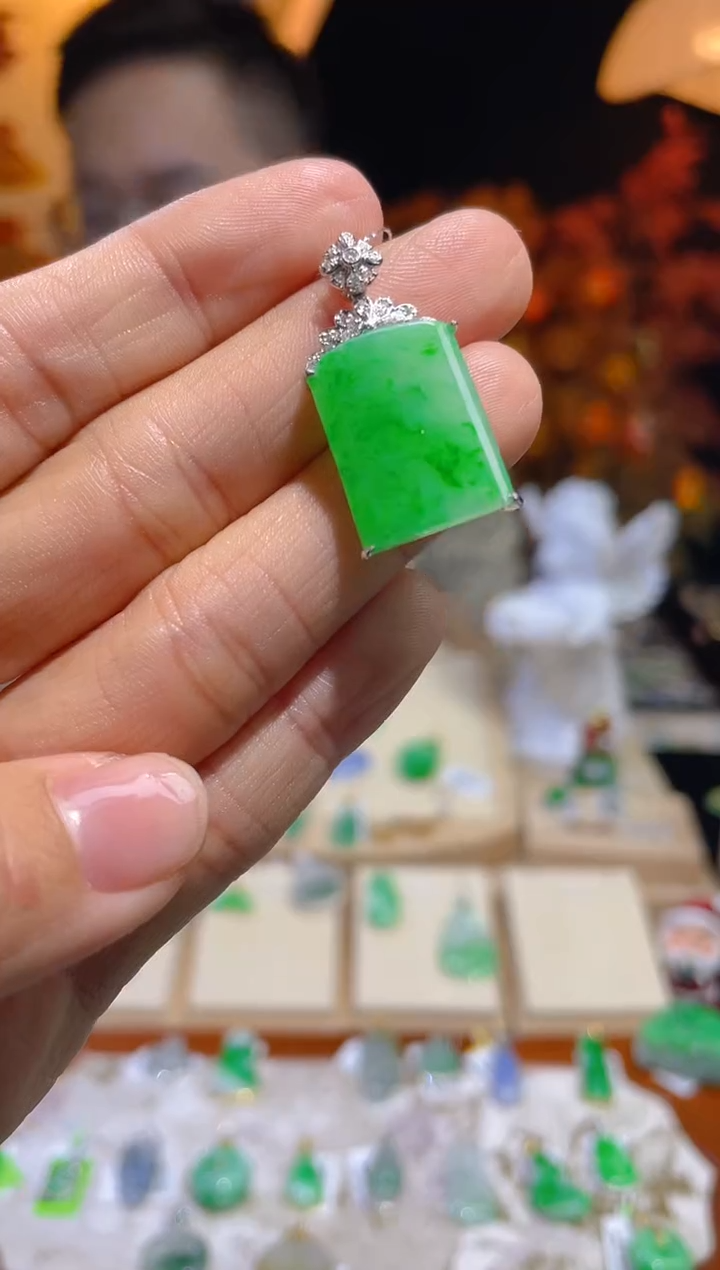 【闪购商品】翡翠颈饰18K金镶嵌假一赔三