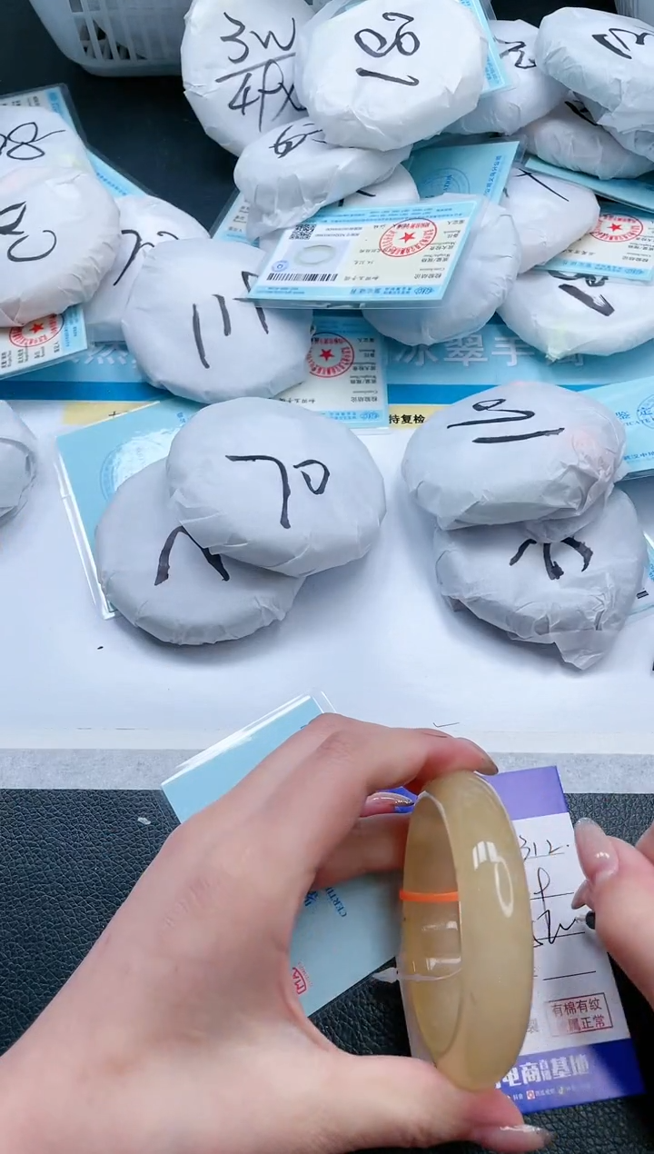 【闪购商品】石英质玉手镯未镶嵌13V312-56