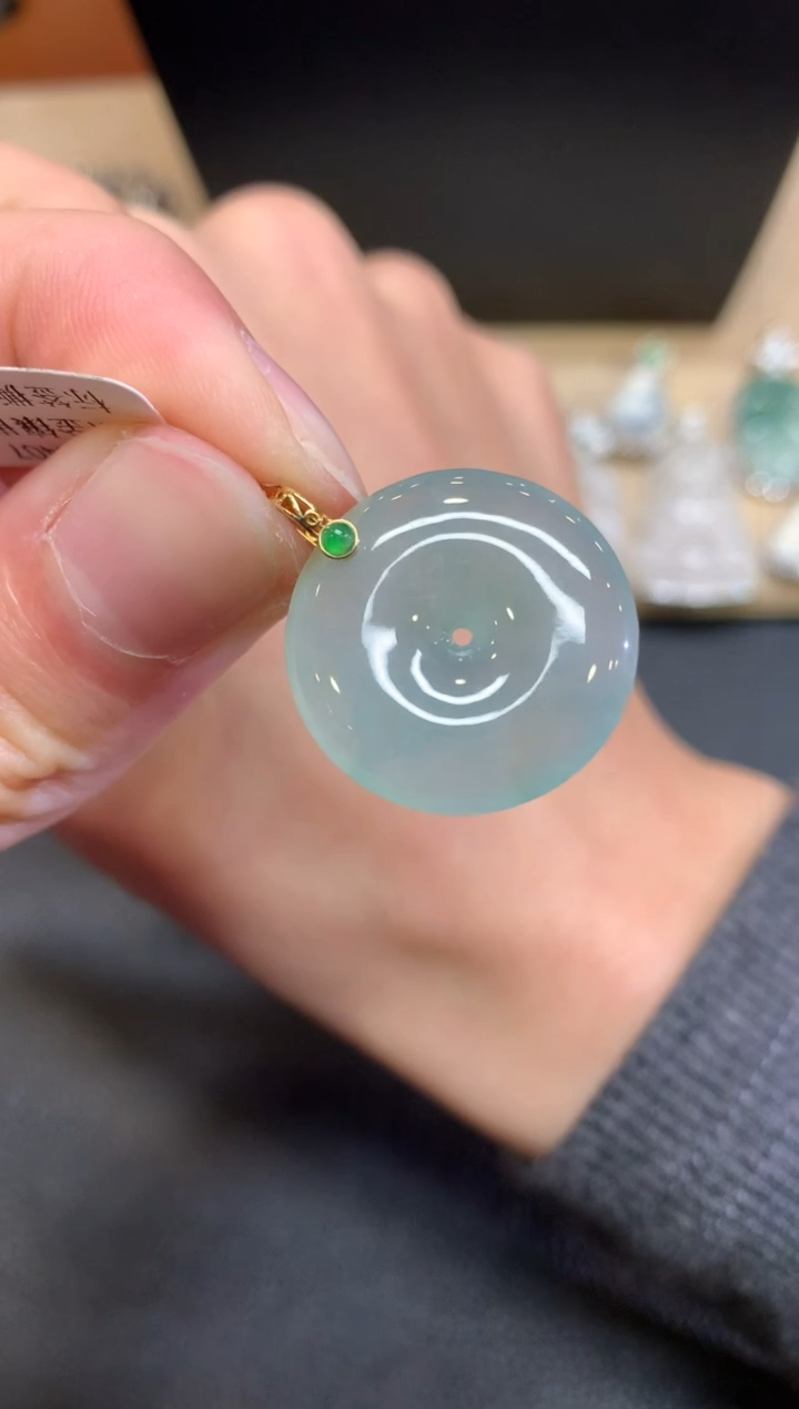 【闪购商品】翡翠颈饰18K金镶嵌平安扣【无服务费】