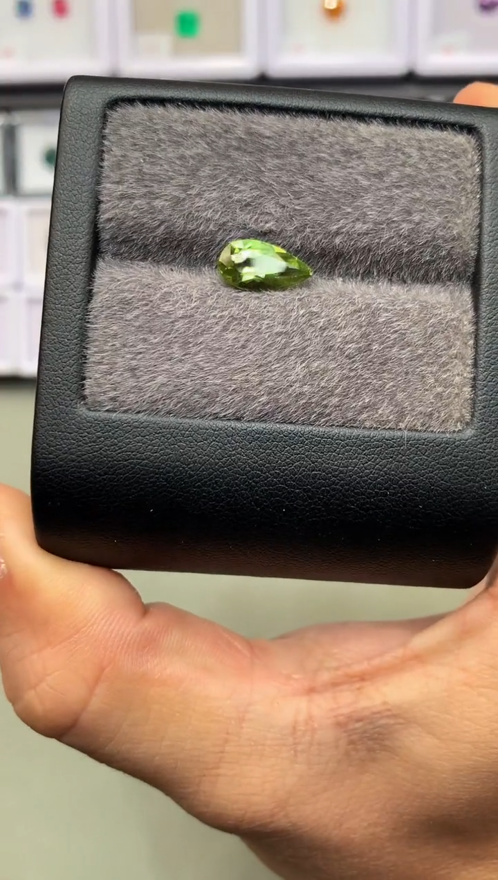 【闪购商品】定制橄榄石裸石未镶嵌水滴 橄榄石 1.84ct