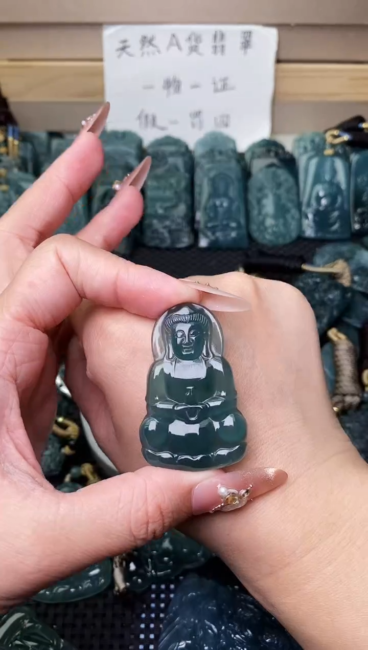 颈饰未镶嵌翡翠 