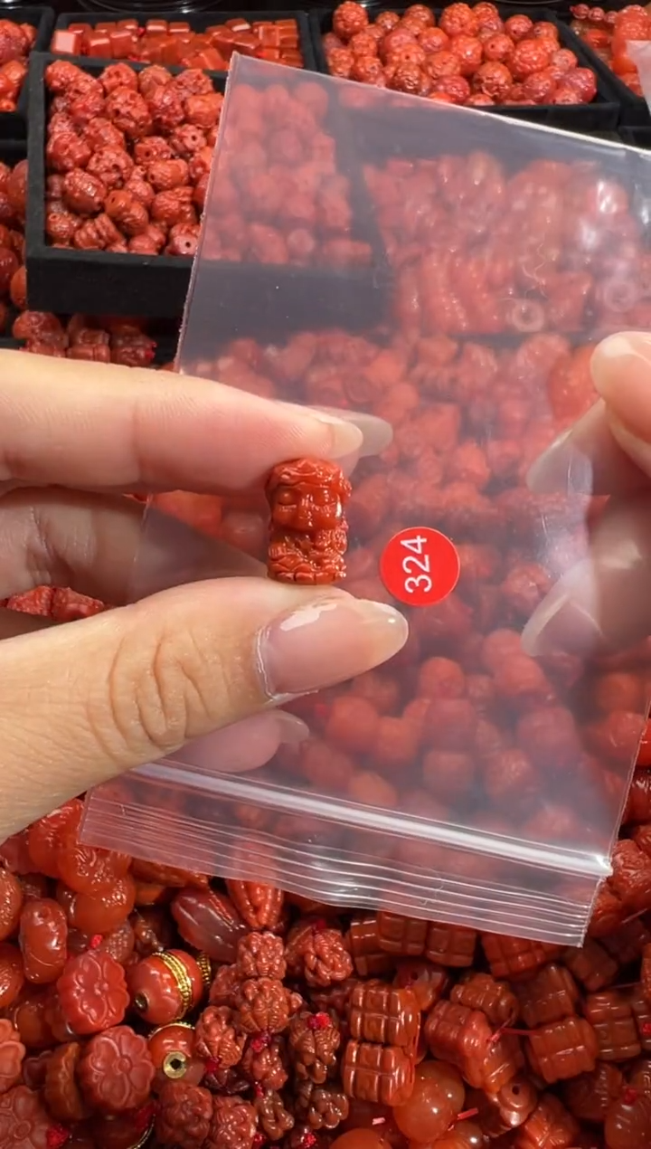 南红玛瑙未镶嵌颈饰1